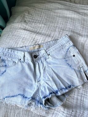 Kosiuko Denim Tie-Dye Low Rise Jean Shorts Women’s Medium (42) Frayed Hem